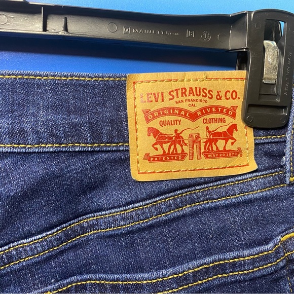 Levi’s Shorts - Picture 3 of 4